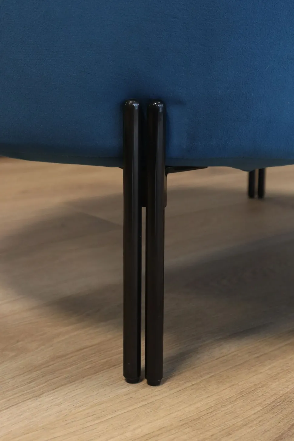 Pouf in tessuto Timis a marchio Le comfort a prezzo scontato