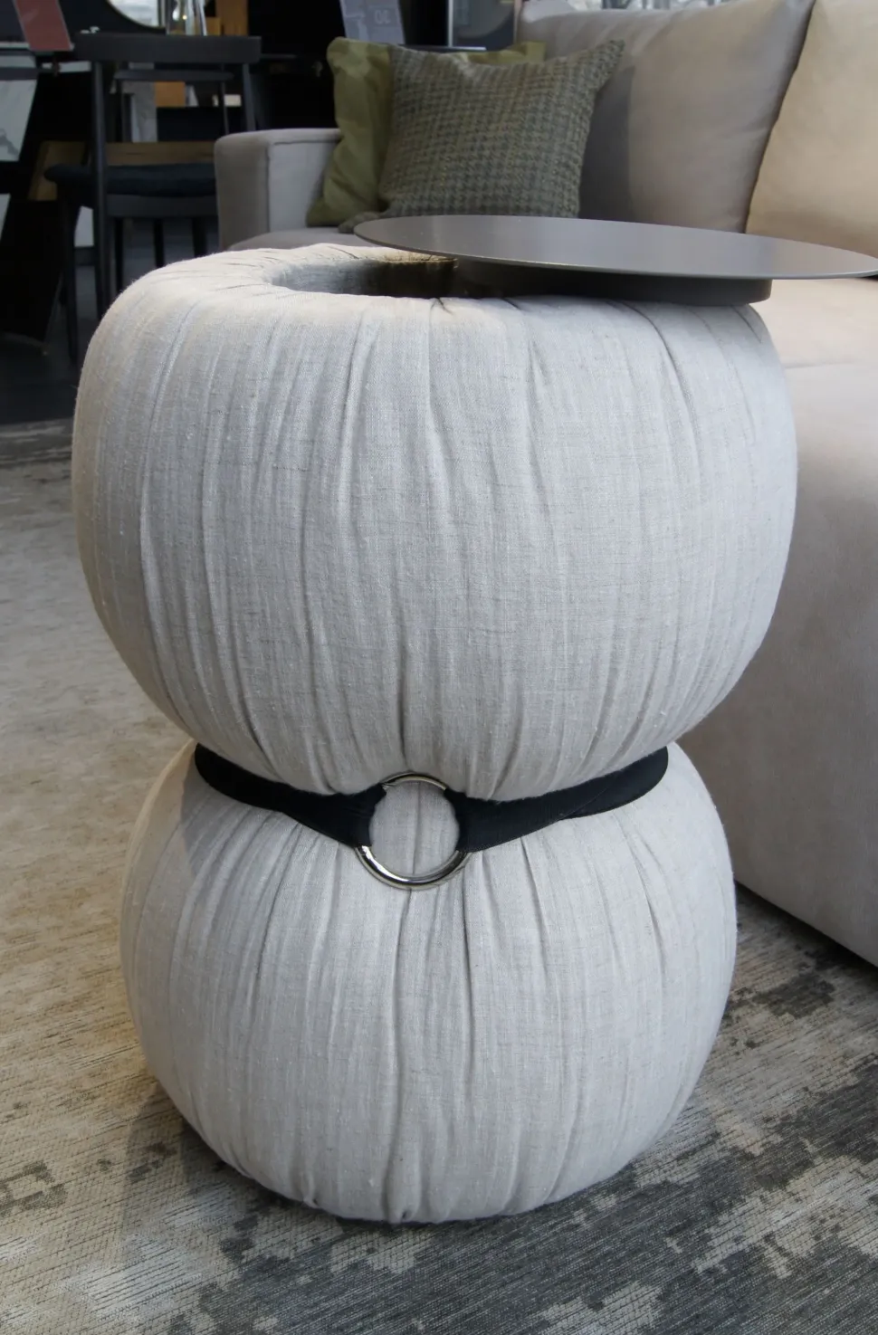 Pouf moderno modello Guccino Tomasella a prezzo Outlet