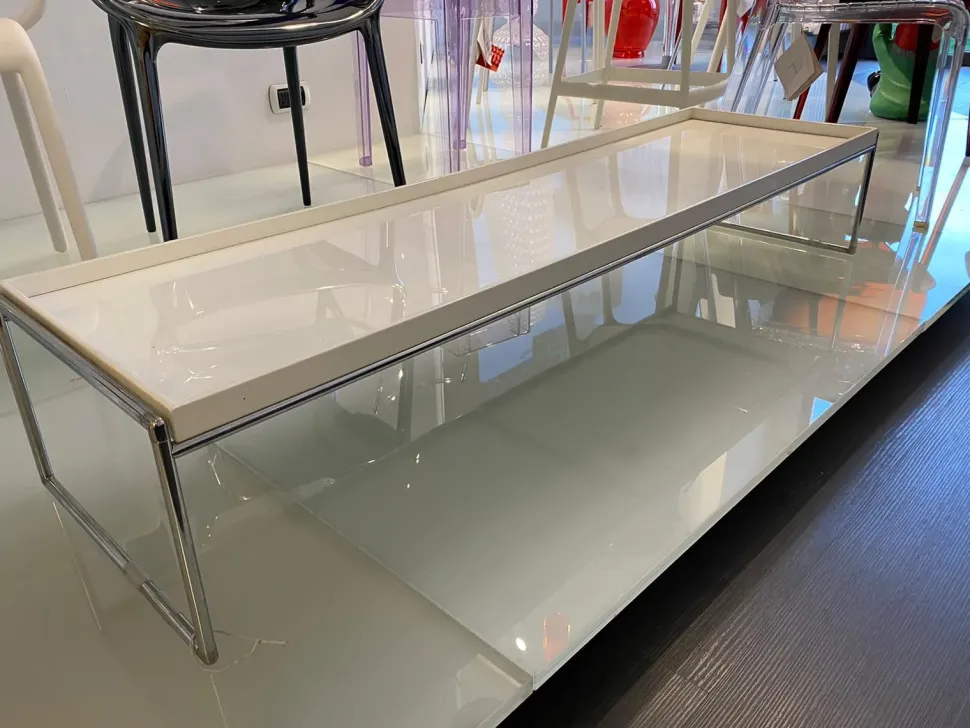 Prezzi ribassati per il tavolino moderno Trays di Kartell