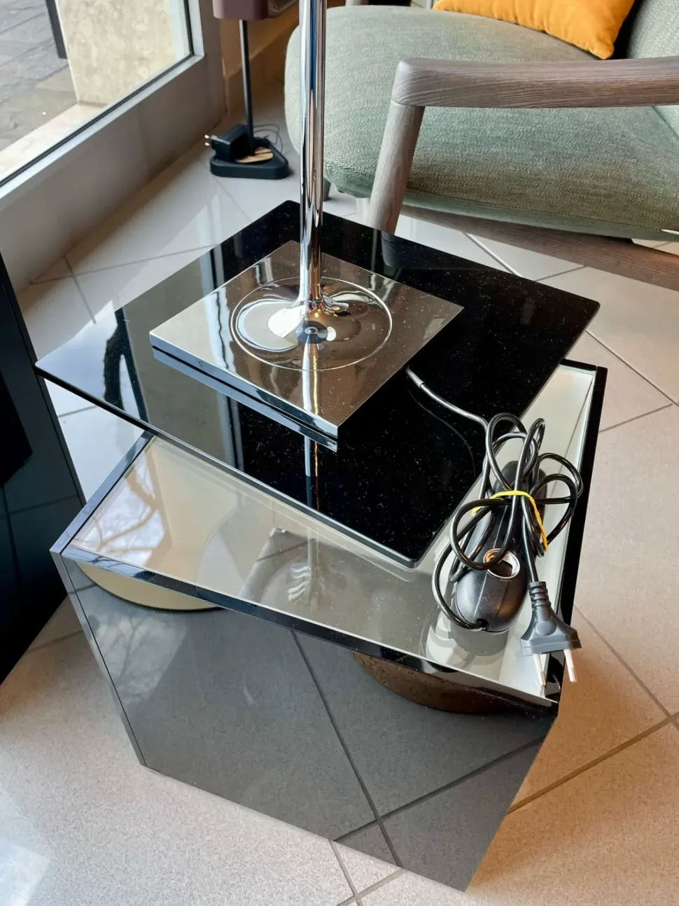 Prezzi ribassati per il tavolino moderno Slide di Glas italia