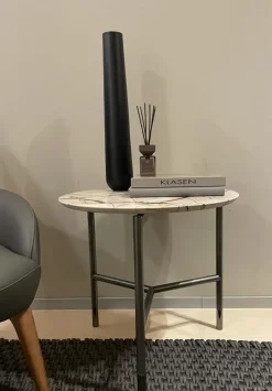 Prezzi ribassati per il tavolino design Iko di Flou