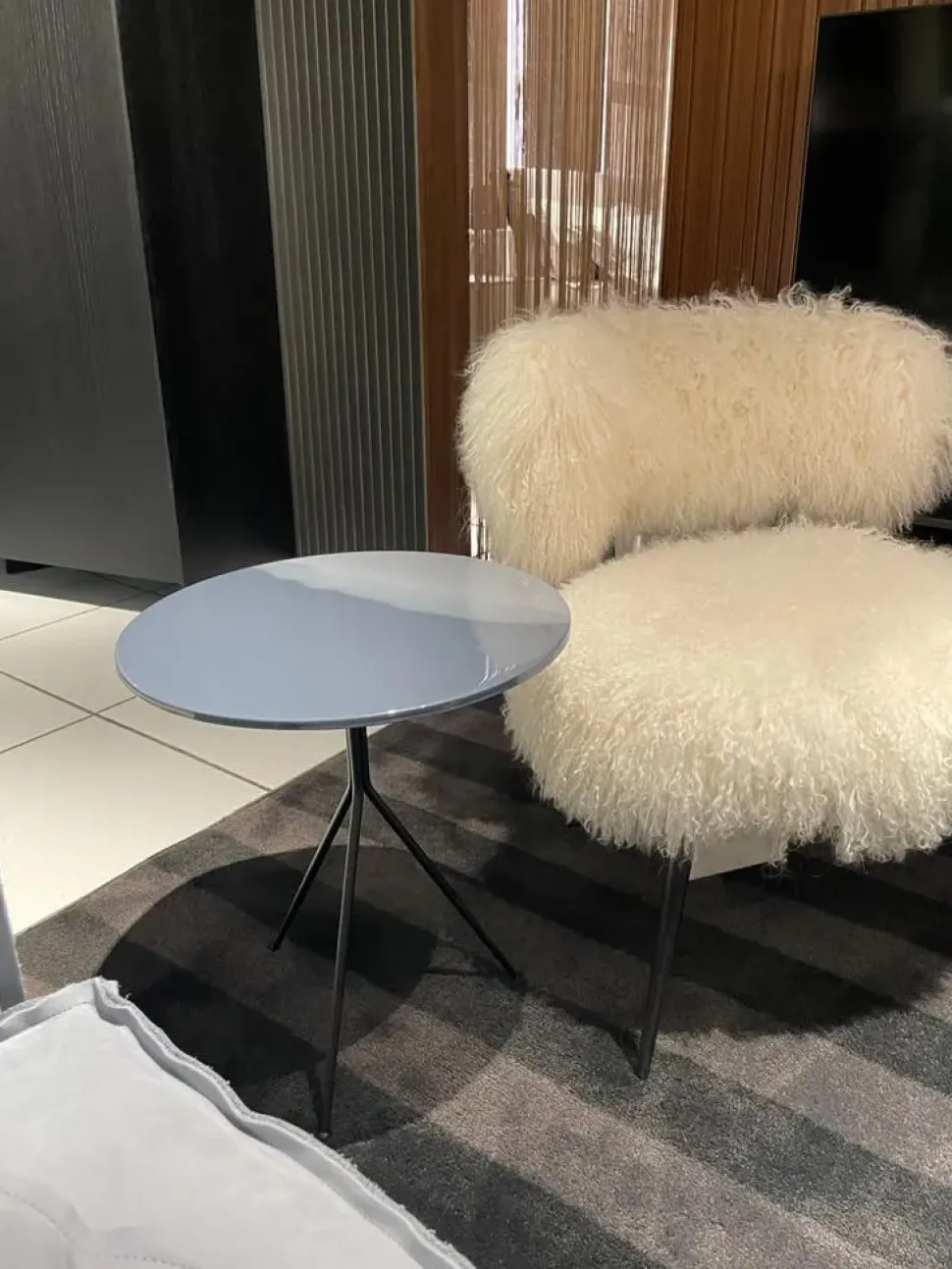 Prezzi ribassati per il tavolino design Liquid di Baxter