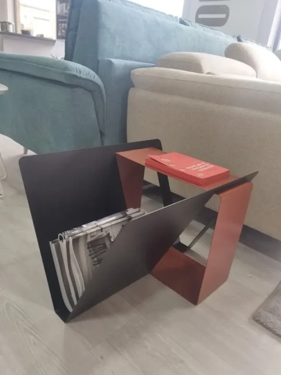 Prezzi ribassati per il tavolino design Tavolino join damiano latini pronta cons di Artigianale