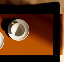 Prezzi ribassati per il tavolino design Tavolino join damiano latini pronta cons di Artigianale