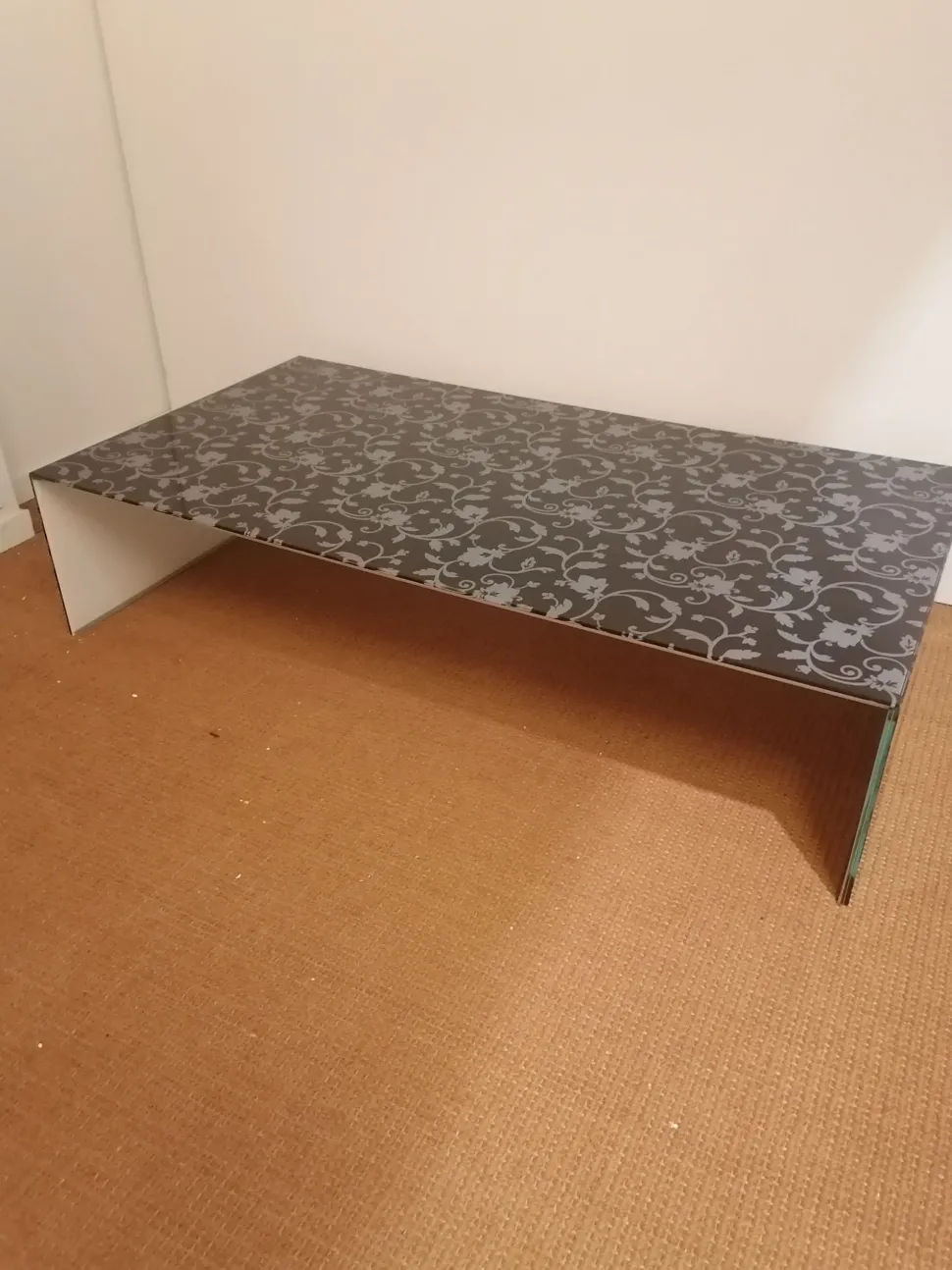 Prezzi ribassati per il tavolino design Bridge di Glas italia