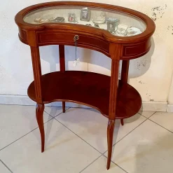 Prezzi ribassati per il tavolino classico Bacheca in mogano di Artigianale