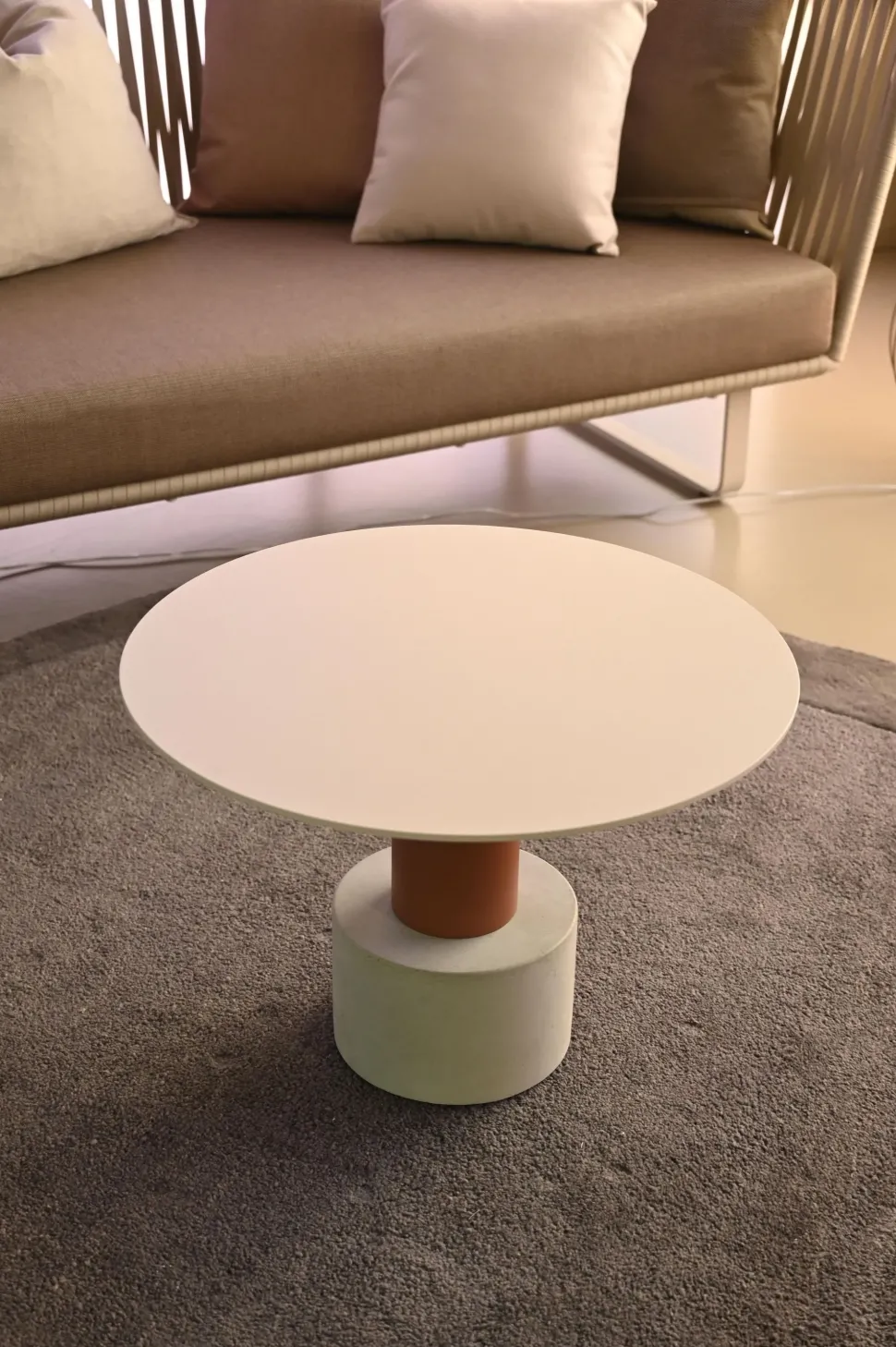 Prezzi ribassati per il tavolino design Roll di Kettal