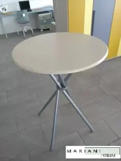 Prezzi ribassati per il tavolino moderno Rounder di Collezione esclusiva