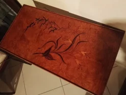Prezzi ribassati per il tavolino classico Tavolino rettangolare radica con intarsio floreale di Collezione esclusiva