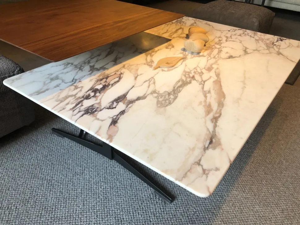 Prezzi ribassati per il tavolino design Fly di Flexform