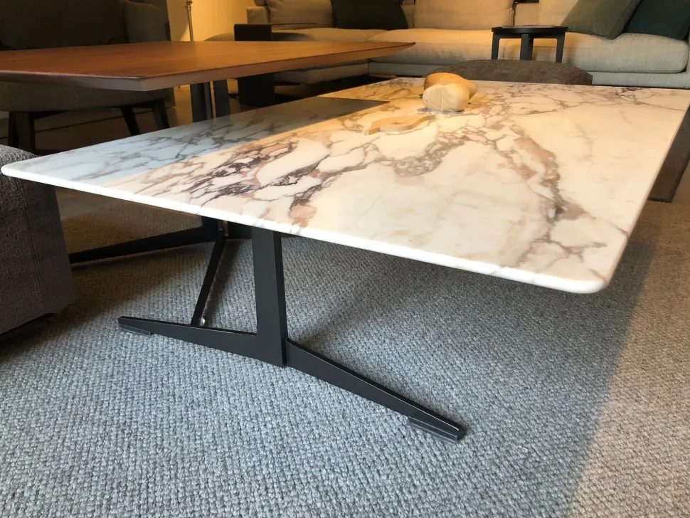 Prezzi ribassati per il tavolino design Fly di Flexform