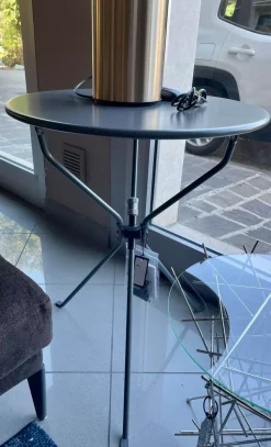 Prezzi ribassati per il tavolino design Zanotta cumano di Zanotta