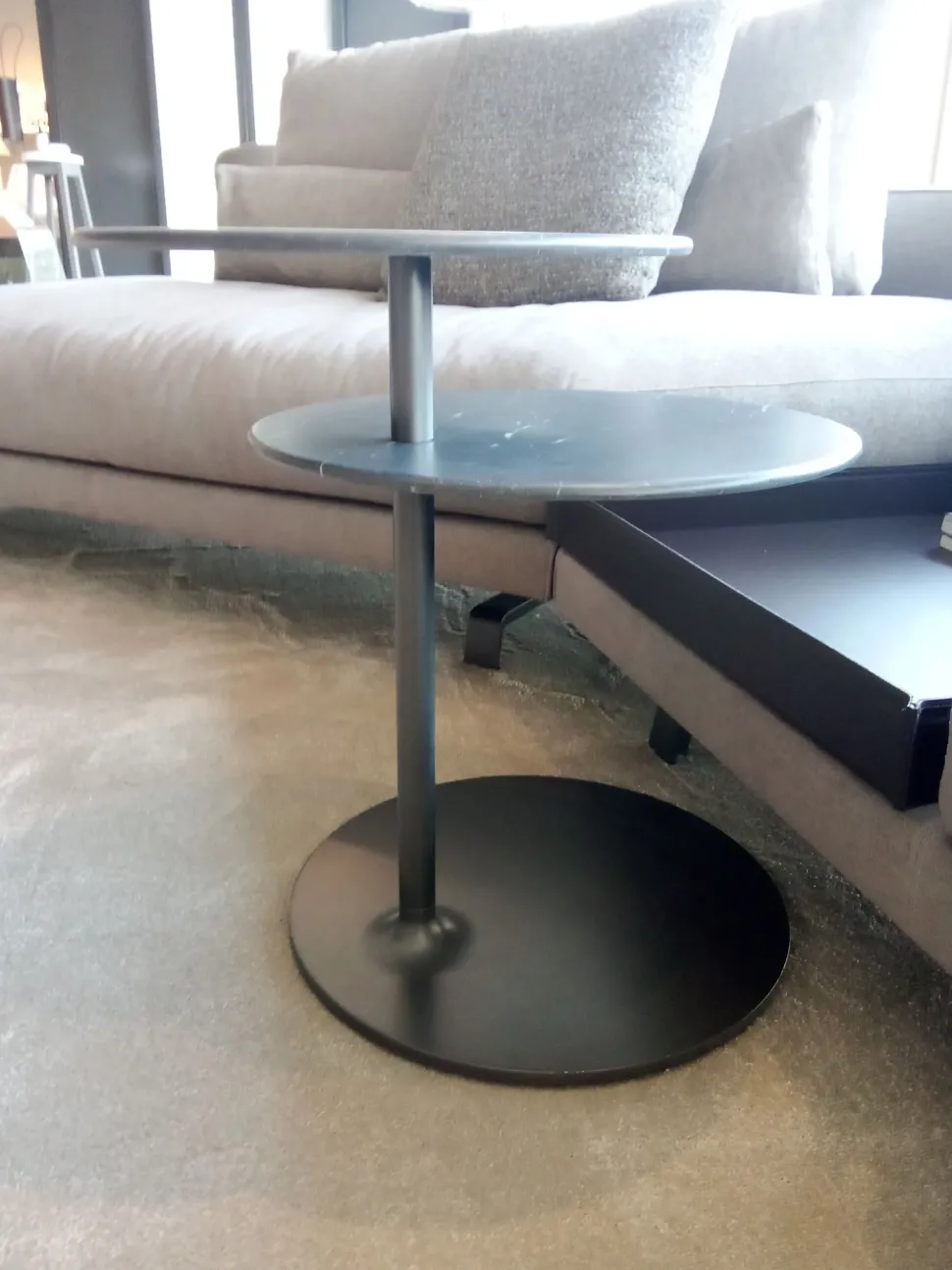 Prezzi ribassati per il tavolino moderno Vicino table di Molteni & c