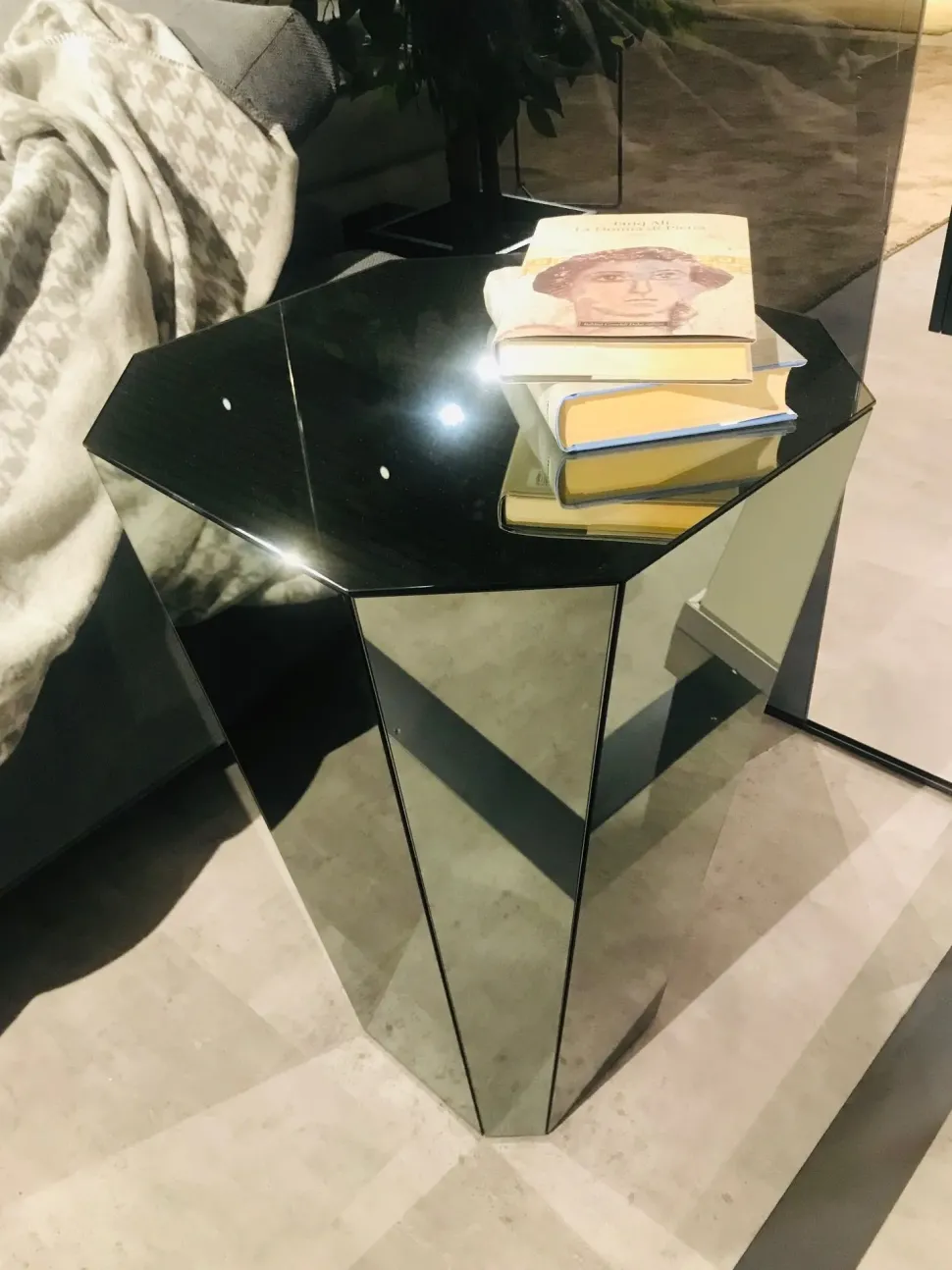 Prezzi ribassati per il tavolino design Otto di Cattelan