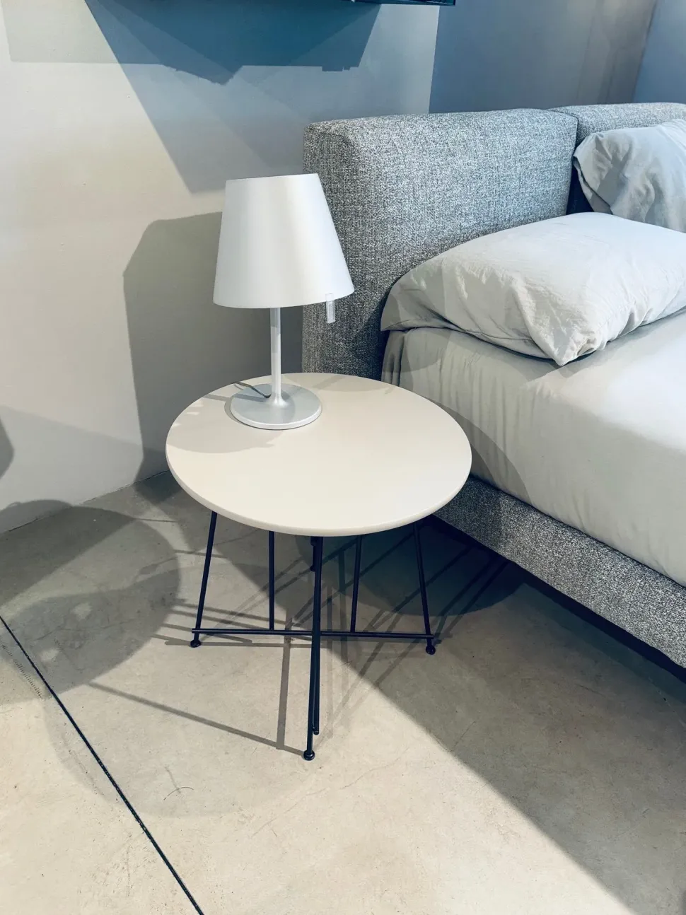 Prezzi ribassati per il tavolino design Mr. zheng di Lema