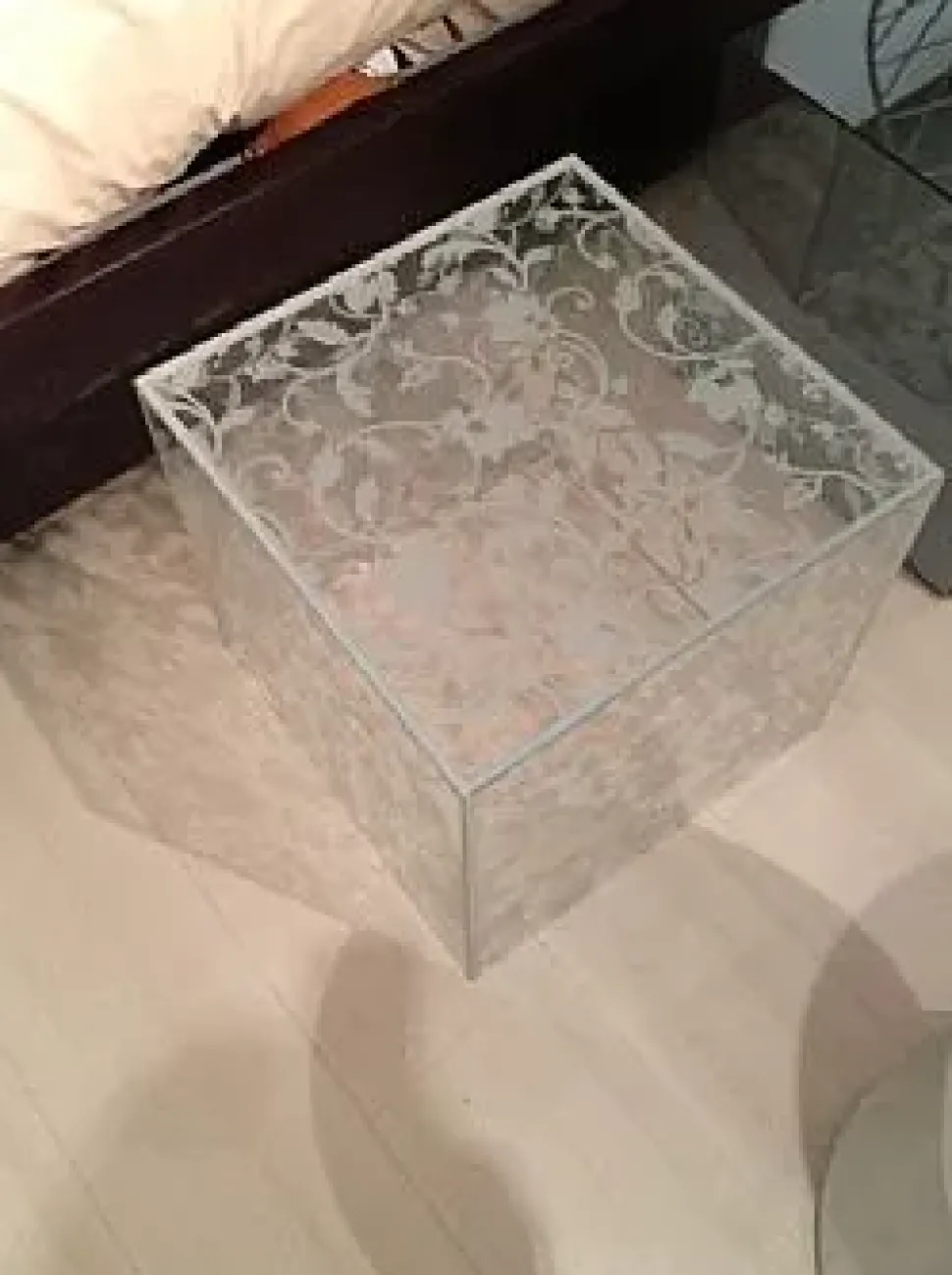 Prezzi ribassati per il tavolino design Domino di Glas italia