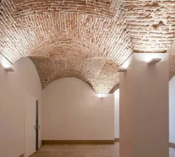 Progetta l'interno con la lampada da parete Fort Knox Flos, sconto esclusivo!