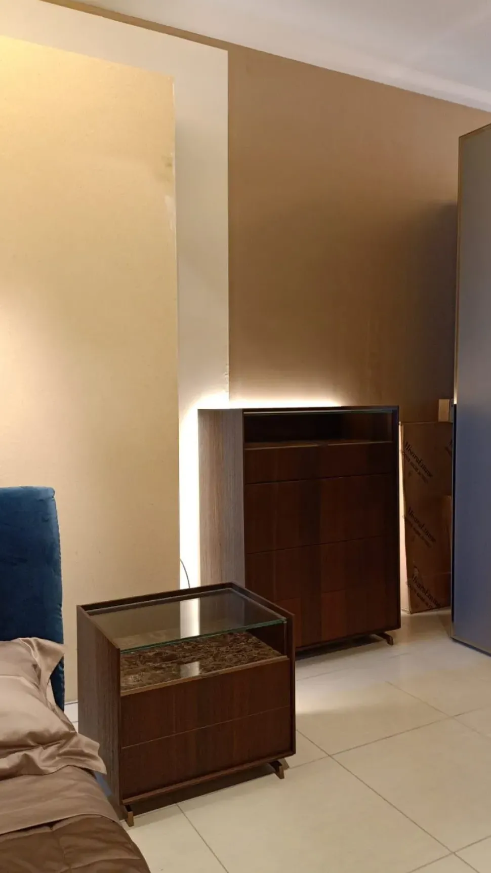 Progettista interni: scopri il comodino Sangiacomo Mod Cabaret in legno a prezzo scontato!