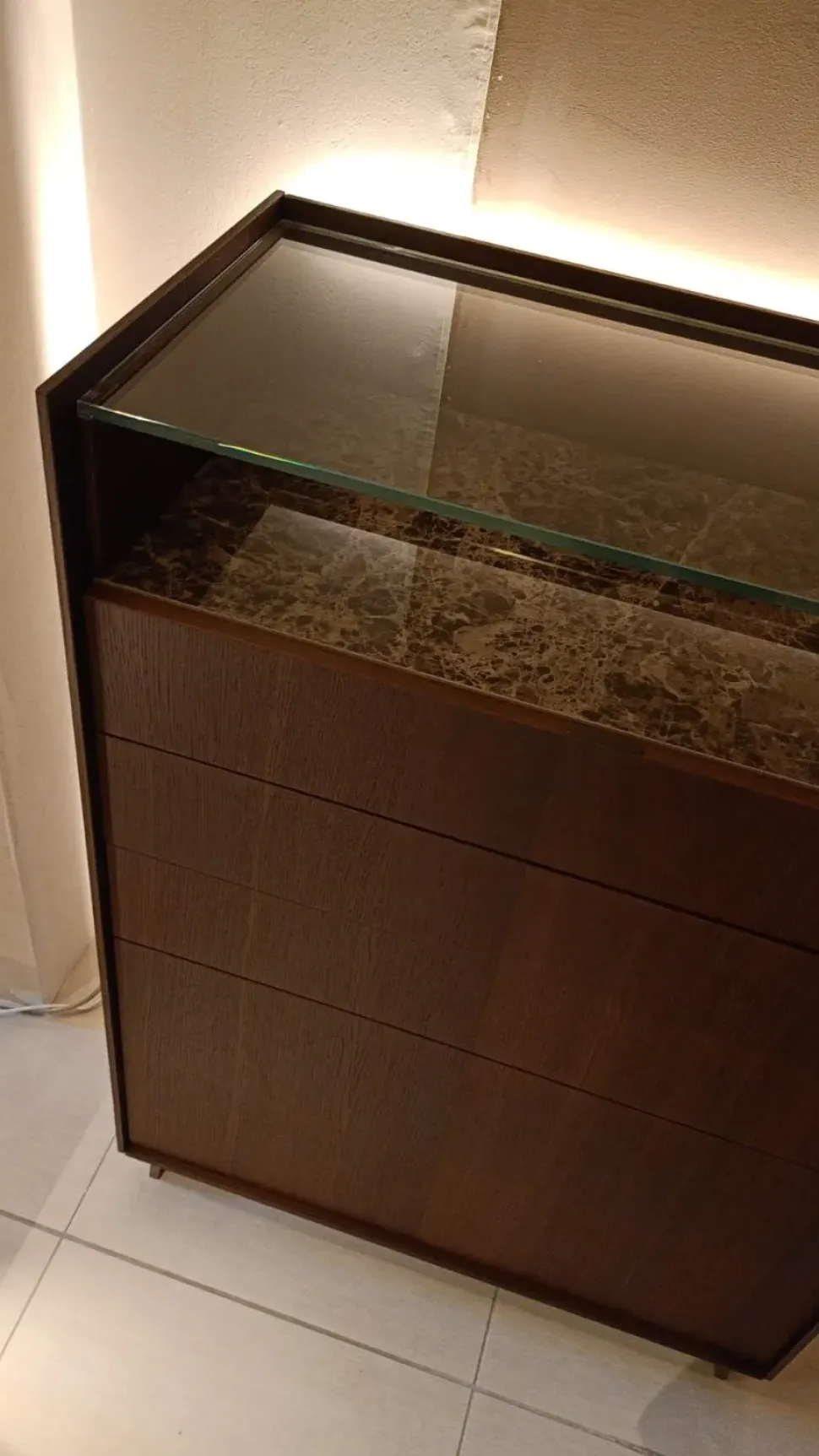 Progettista interni: scopri il comodino Sangiacomo Mod Cabaret in legno a prezzo scontato!