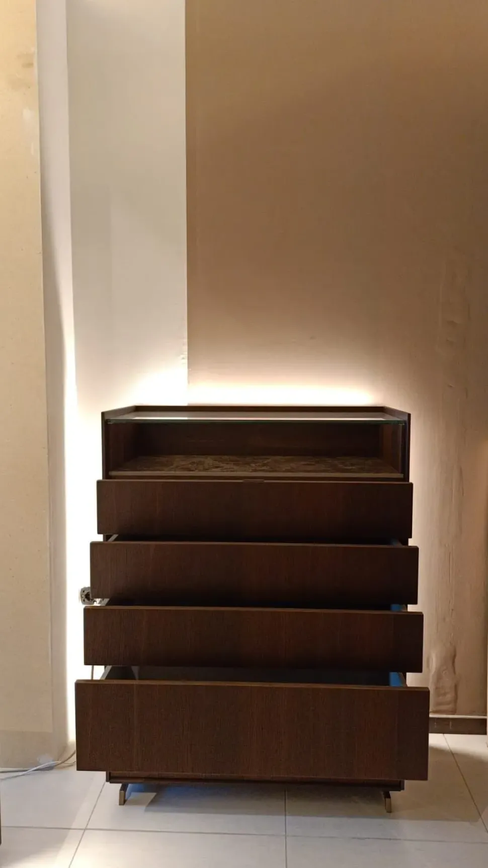 Progettista interni: scopri il comodino Sangiacomo Mod Cabaret in legno a prezzo scontato!