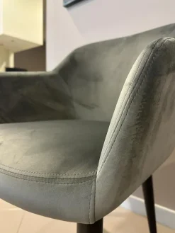 Progettista interni: Sedia Cecilia Di Lazzaro, braccioli, prezzo Outlet.