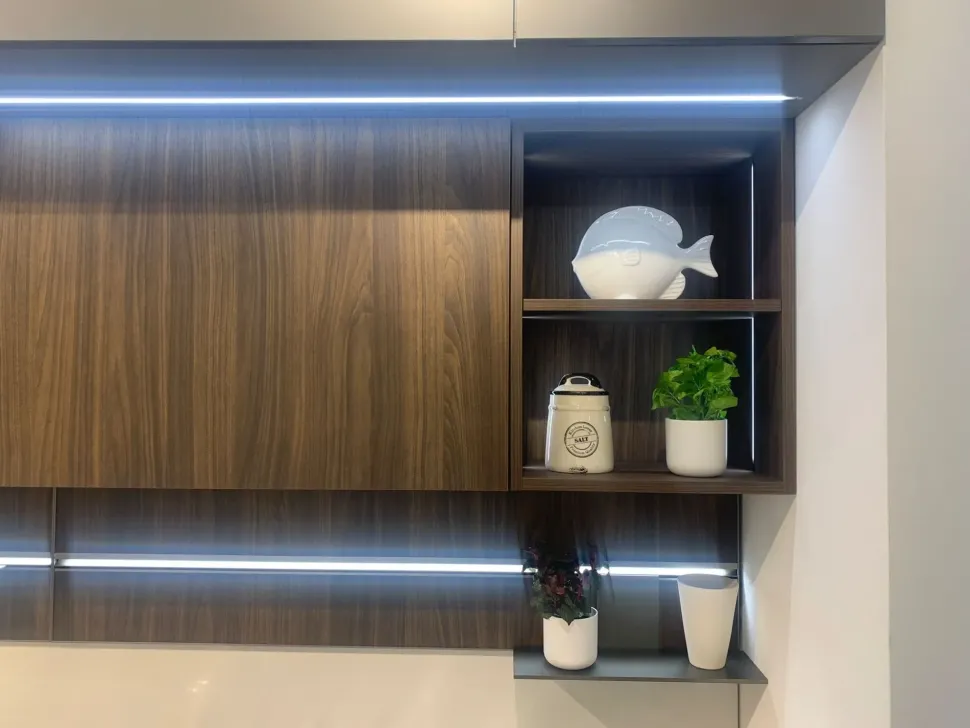 Richiedi il prezzo: cucina altri colori moderna Like j di Veneta cucine scontata