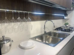 Richiedi il prezzo: cucina altri colori moderna Like j di Veneta cucine scontata