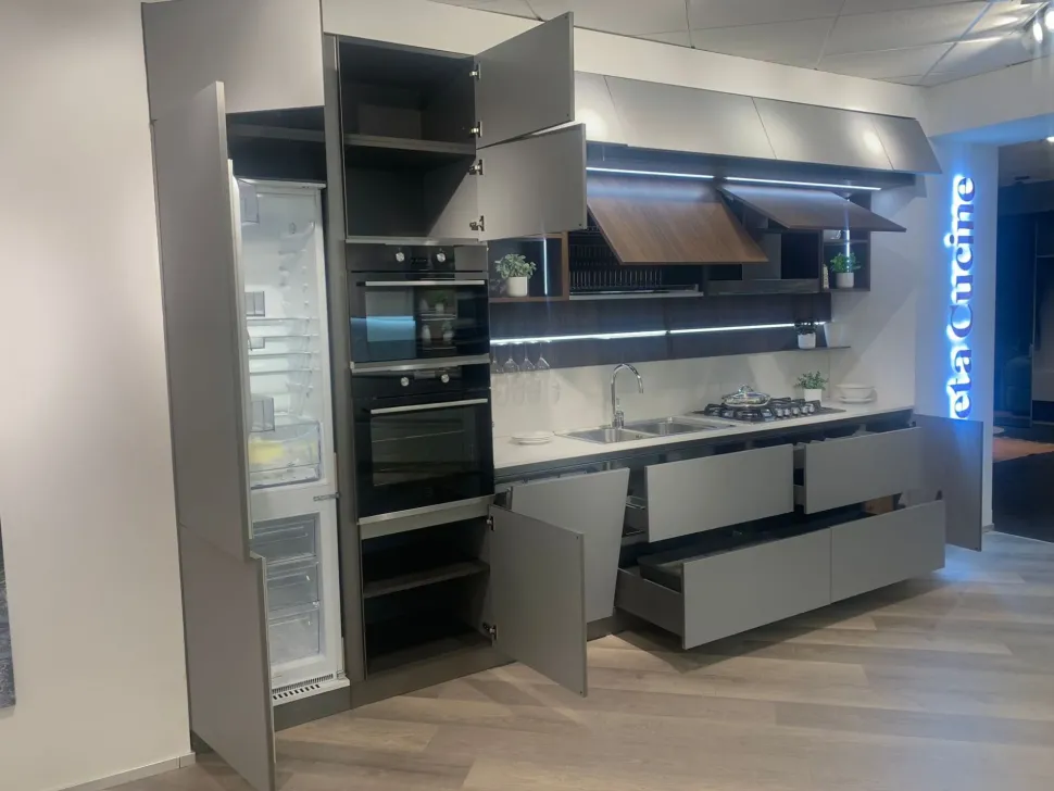 Richiedi il prezzo: cucina altri colori moderna Like j di Veneta cucine scontata