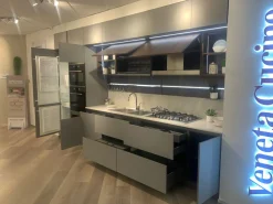 Richiedi il prezzo: cucina altri colori moderna Like j di Veneta cucine scontata