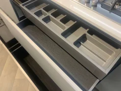 Richiedi il prezzo: cucina altri colori moderna Like j di Veneta cucine scontata