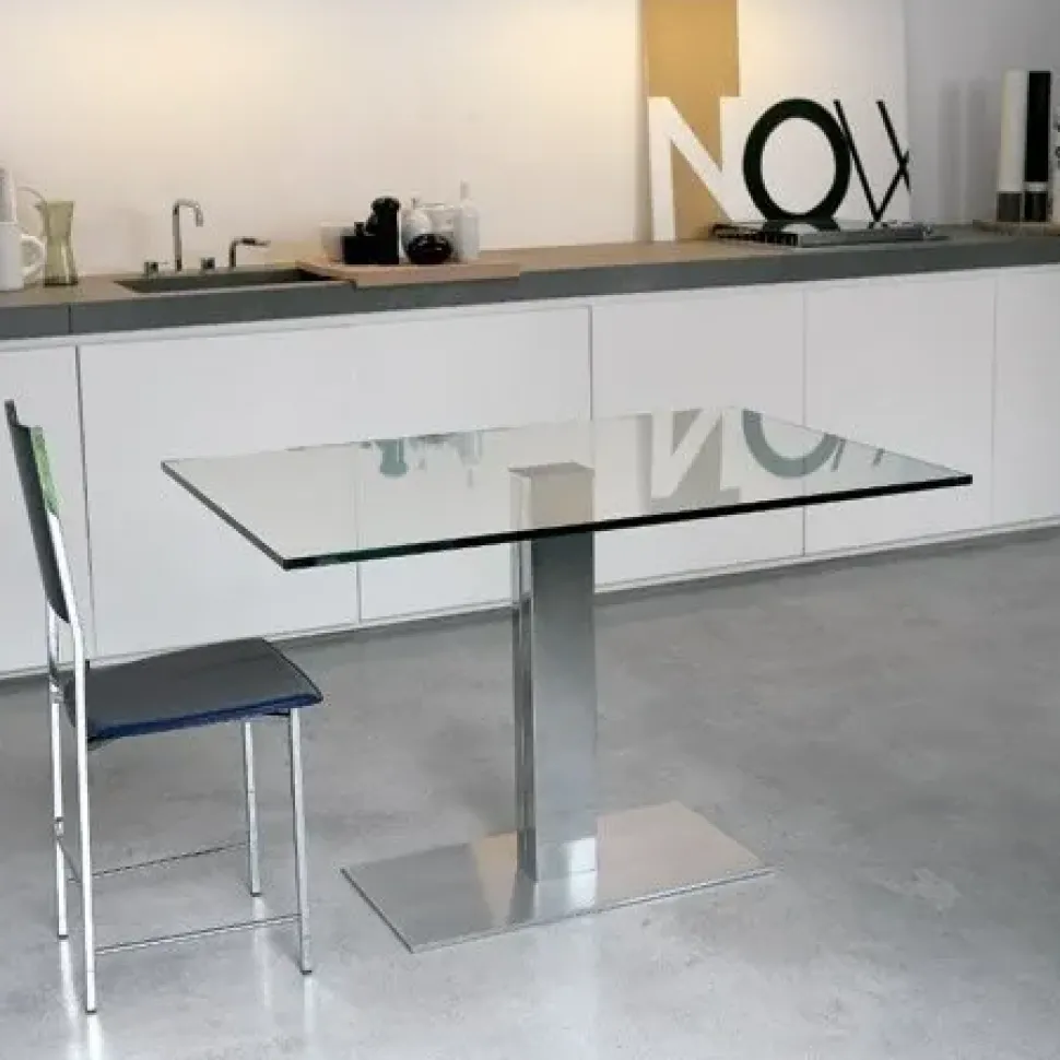 Richiedi il prezzo riservato per il Tavolo Elvis di Cattelan Italia.