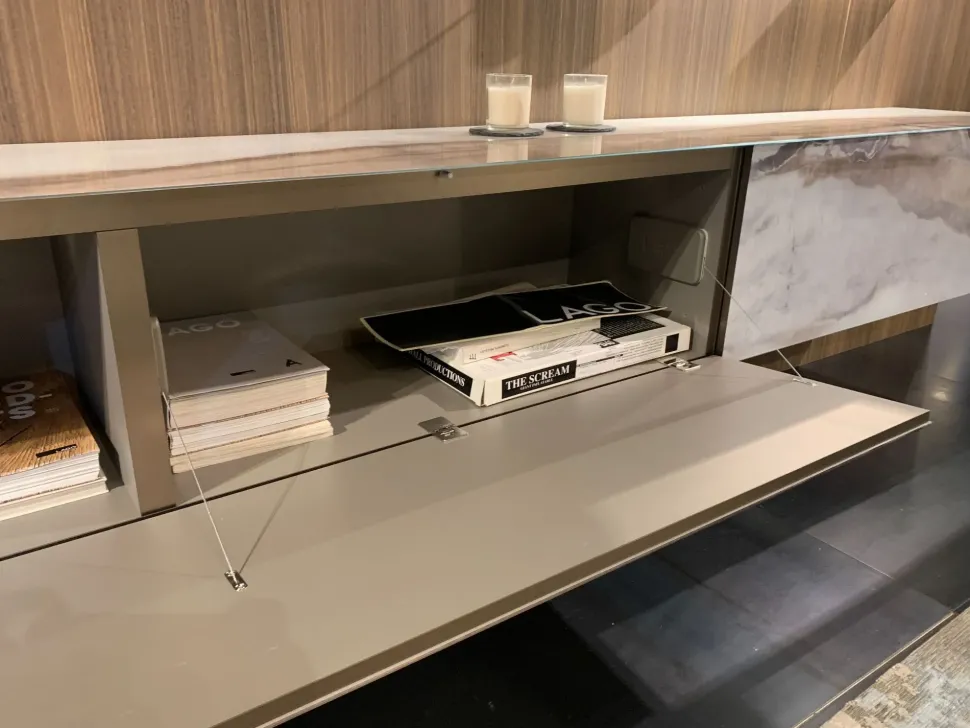 Richiedi ora il prezzo della parete attrezzata Materia 36e8 + glass storage di Lago