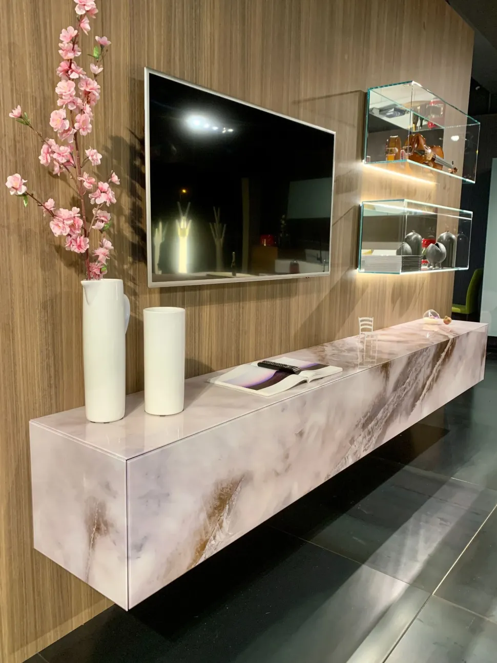 Richiedi ora il prezzo della parete attrezzata Living materia alabastro di Lago