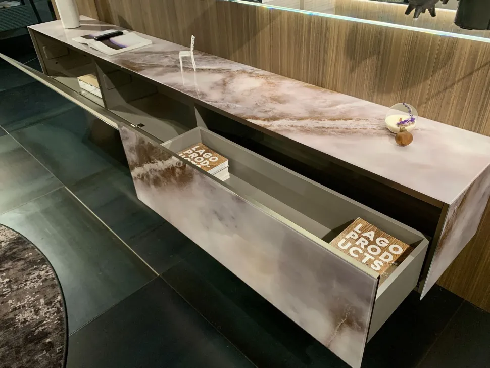 Richiedi ora il prezzo della parete attrezzata Living materia alabastro di Lago