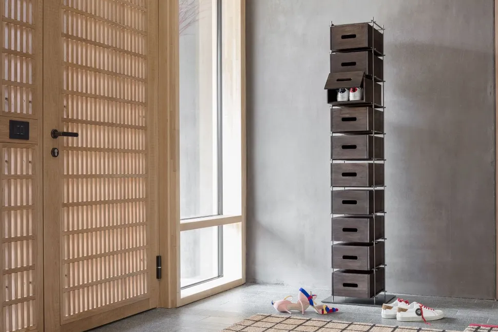 Scarpiera modello Manolo Mogg in stile design in offerta