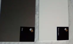 Sconto 40% su armadio Vision Icon. Ante scorrevoli in vetro bianco lucido. Offerta Outlet S75.