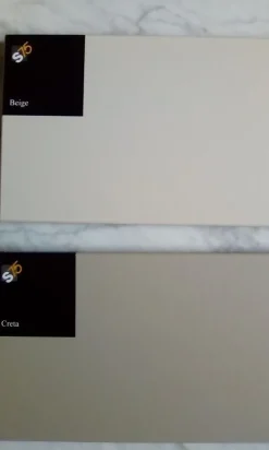 Sconto 40% su armadio Vision Icon. Ante scorrevoli in vetro bianco lucido. Offerta Outlet S75.