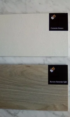 Sconto 40% su armadio Vision Icon. Ante scorrevoli in vetro bianco lucido. Offerta Outlet S75.