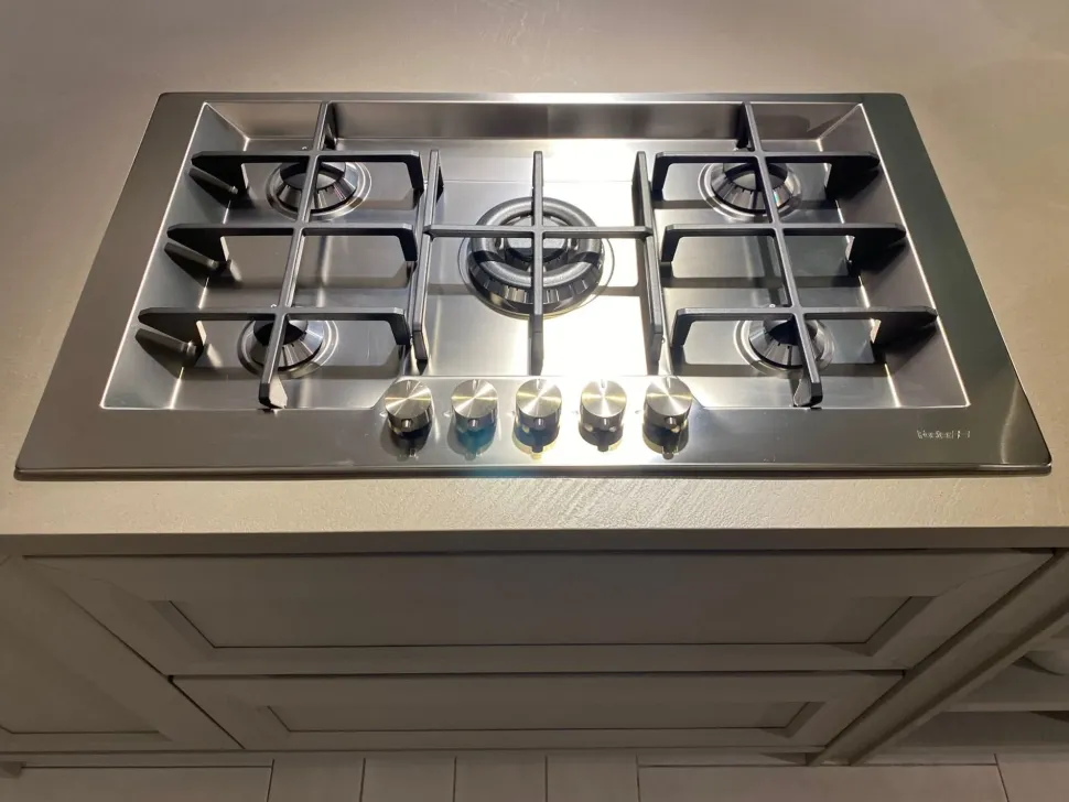 Sconto del 60% su cucina ad isola in legno. Affrettati! Acquista ora sull'eCommerce.