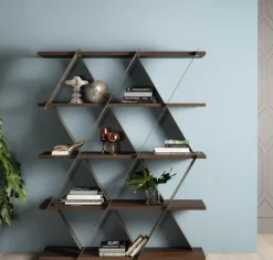 Scopri Castle: libreria Tonin Casa in legno scontata -30%! Ottieni un arredo di qualità a prezzo scontato.