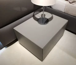 Scopri il comodino Sangiacomo Ecletto, laccato opaco a prezzo scontato!