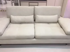 Scopri il Divano Serena Nicoletti Home in Offerta Outlet! Un'occasione imperdibile per arredare con stile!