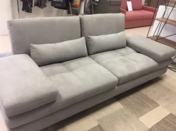 Scopri il Divano Serena Nicoletti Home in Offerta Outlet! Un'occasione imperdibile per arredare con stile!