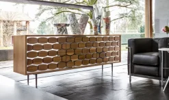 Scopri il mobile soggiorno modello Honey di Tonin casa a prezzo Outlet! Una scelta di stile per l'architetto moderno.