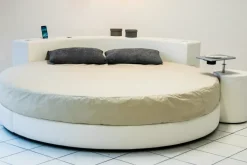 Scopri il prezzo del letto Letto rotondo cristal nella fotografia