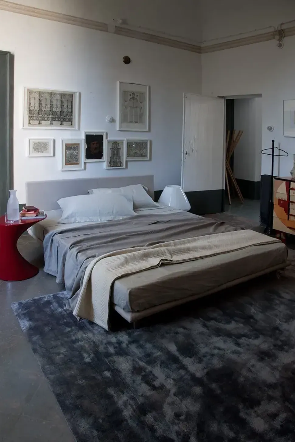 Scopri il prezzo riservato del letto Milano zanotta nella fotografia