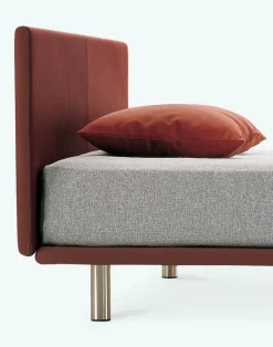 Scopri il prezzo riservato del letto Milano zanotta nella fotografia