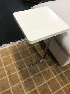 Scopri il Tavolino Blade di Halifax: un elegante design a prezzi vantaggiosi!