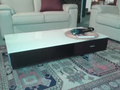 Scopri il tavolino Longhi a prezzi outlet! Design unico e di qualità.