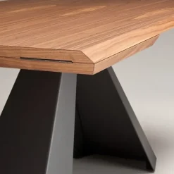 Scopri il tavolo Eliot Wood Drive di Cattelan Italia a prezzi outlet!